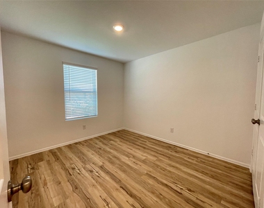 3219 Aster Meadow Way - Photo Thumbnail 6