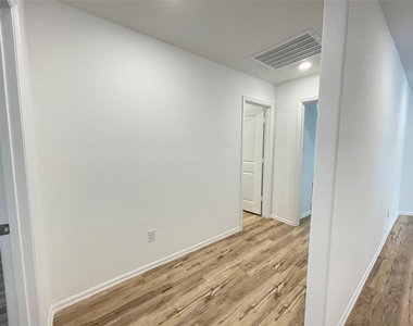 3219 Aster Meadow Way - Photo Thumbnail 7