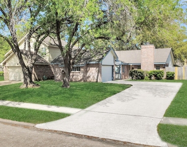 8510 Pine Falls Drive - Photo Thumbnail 2