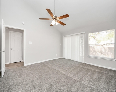 8510 Pine Falls Drive - Photo Thumbnail 16