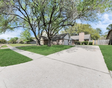 8510 Pine Falls Drive - Photo Thumbnail 32