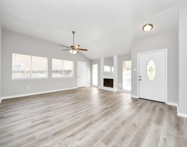 8510 Pine Falls Drive - Photo Thumbnail 4