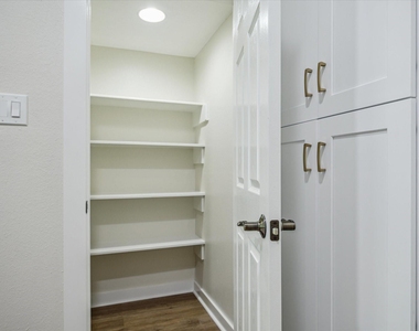 6727 Belmont Street - Photo Thumbnail 9