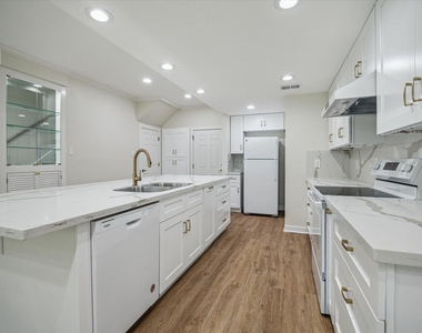 6727 Belmont Street - Photo Thumbnail 8