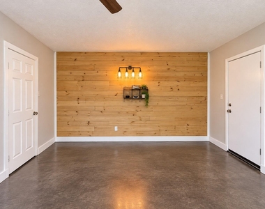 930 Grand Junction Drive - Photo Thumbnail 3