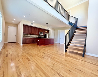 314 W Bell Street - Photo Thumbnail 3