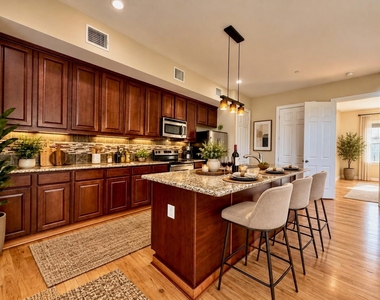314 W Bell Street - Photo Thumbnail 5