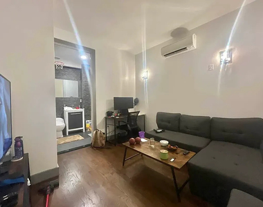 376 Graham Avenue - Photo Thumbnail 9