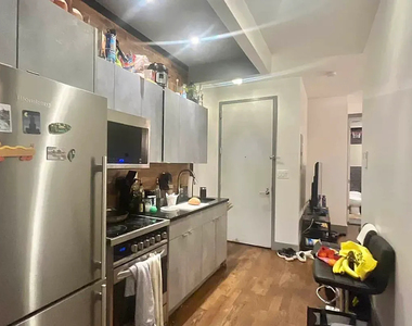 376 Graham Avenue - Photo Thumbnail 6