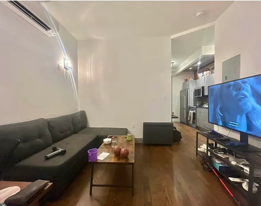 376 Graham Avenue - Photo Thumbnail 10