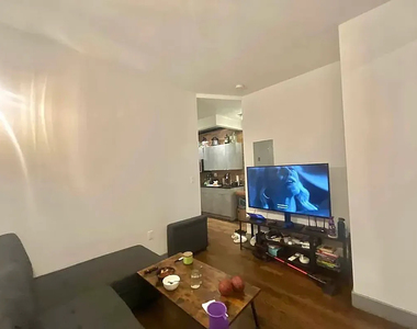 376 Graham Avenue - Photo Thumbnail 8