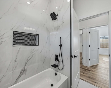 3211 Market Street - Photo Thumbnail 11