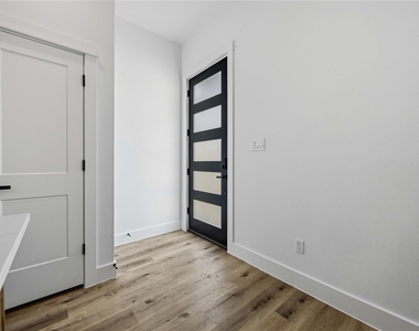 3211 Market Street - Photo Thumbnail 2