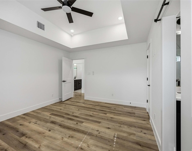 3211 Market Street - Photo Thumbnail 15