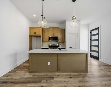3211 Market Street - Photo Thumbnail 3
