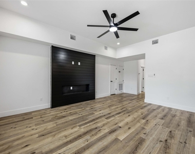 3211 Market Street - Photo Thumbnail 6