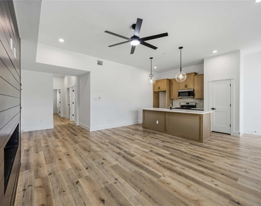 3211 Market Street - Photo Thumbnail 7