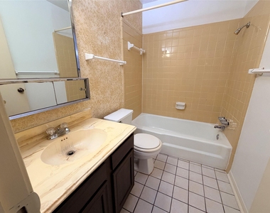 8808 Wilcrest Drive - Photo Thumbnail 12