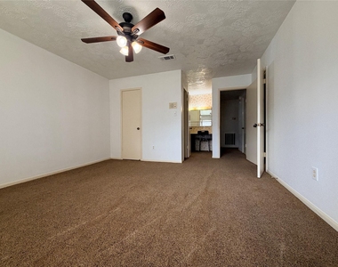 8808 Wilcrest Drive - Photo Thumbnail 9