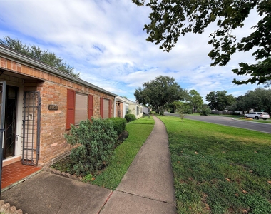 8808 Wilcrest Drive - Photo Thumbnail 2