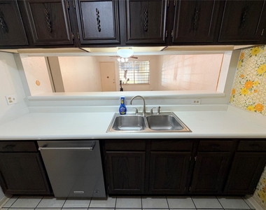 8808 Wilcrest Drive - Photo Thumbnail 7