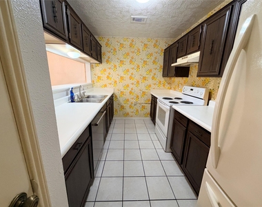8808 Wilcrest Drive - Photo Thumbnail 5