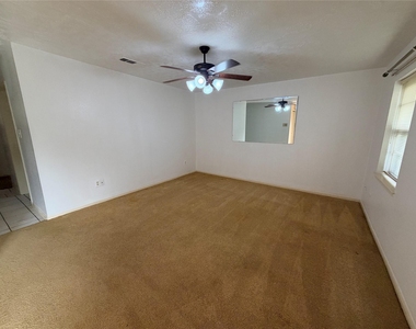 8808 Wilcrest Drive - Photo Thumbnail 4