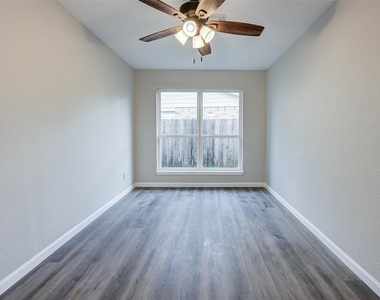 2315 Green Knoll Drive - Photo Thumbnail 14