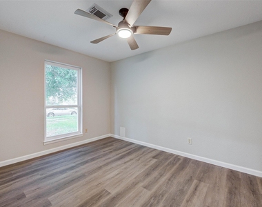 2315 Green Knoll Drive - Photo Thumbnail 21