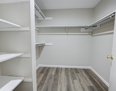 2315 Green Knoll Drive - Photo Thumbnail 38