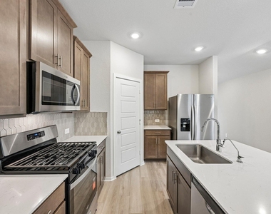 383 Sunrise Ranch Drive - Photo Thumbnail 9