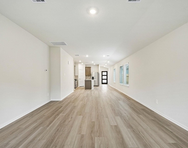 383 Sunrise Ranch Drive - Photo Thumbnail 16