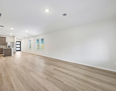 383 Sunrise Ranch Drive - Photo Thumbnail 4