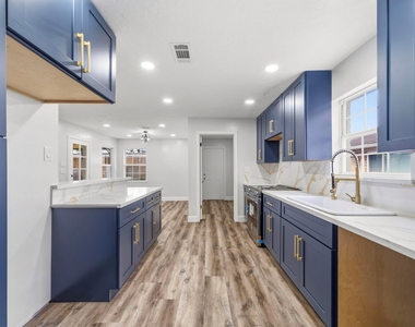 5411 Ariel Street - Photo Thumbnail 7