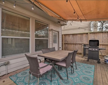 1006 Rochow Street - Photo Thumbnail 13