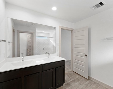7910 Duck Ponds Place - Photo Thumbnail 10