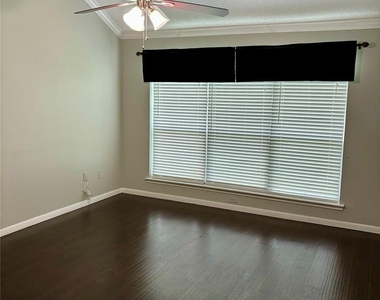 3909 Ashwood Drive - Photo Thumbnail 13