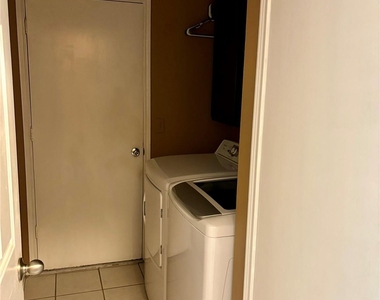 3909 Ashwood Drive - Photo Thumbnail 11
