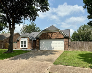 3909 Ashwood Drive - Photo Thumbnail 4