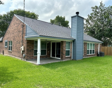 3909 Ashwood Drive - Photo Thumbnail 9