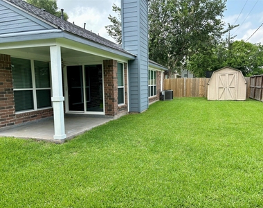 3909 Ashwood Drive - Photo Thumbnail 8