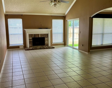 3909 Ashwood Drive - Photo Thumbnail 6