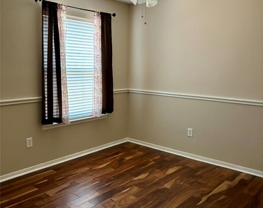3909 Ashwood Drive - Photo Thumbnail 16