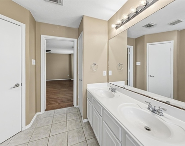7707 Atwood Manor Court - Photo Thumbnail 9