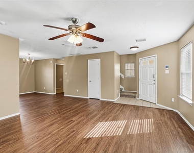 7707 Atwood Manor Court - Photo Thumbnail 4