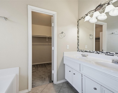 872 Rock Harbor Lane - Photo Thumbnail 19