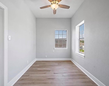 805 10 Th Street - Photo Thumbnail 12