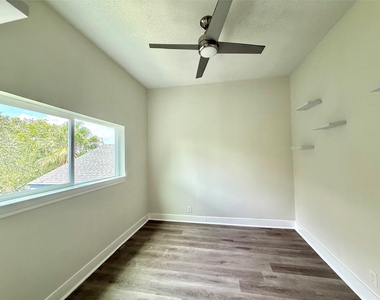 805 10 Th Street - Photo Thumbnail 6