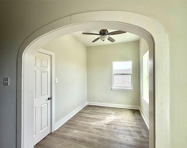 805 10 Th Street - Photo Thumbnail 11