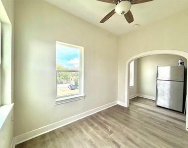 805 10 Th Street - Photo Thumbnail 10
